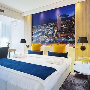 **** Hotel Golden Tulip Airport Polonia